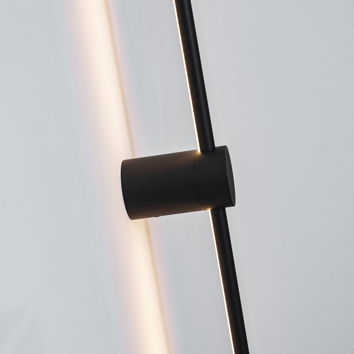 Linear LED Rechargeable Wall Sconce – Modern Minimalist Ambient Lighting