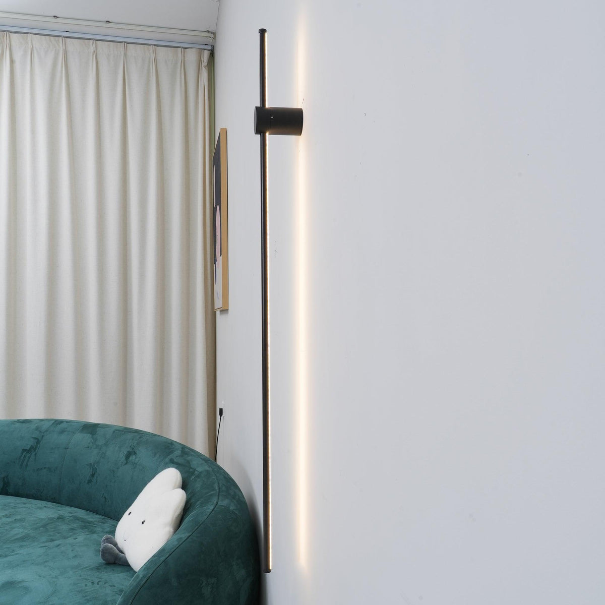 Linear LED Rechargeable Wall Sconce – Modern Minimalist Ambient Lighting