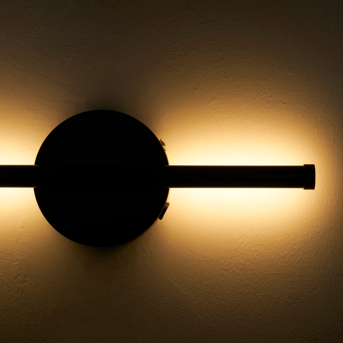 Linearo Rechargeable LED Wall Sconce – Cordless Modern Linear Light