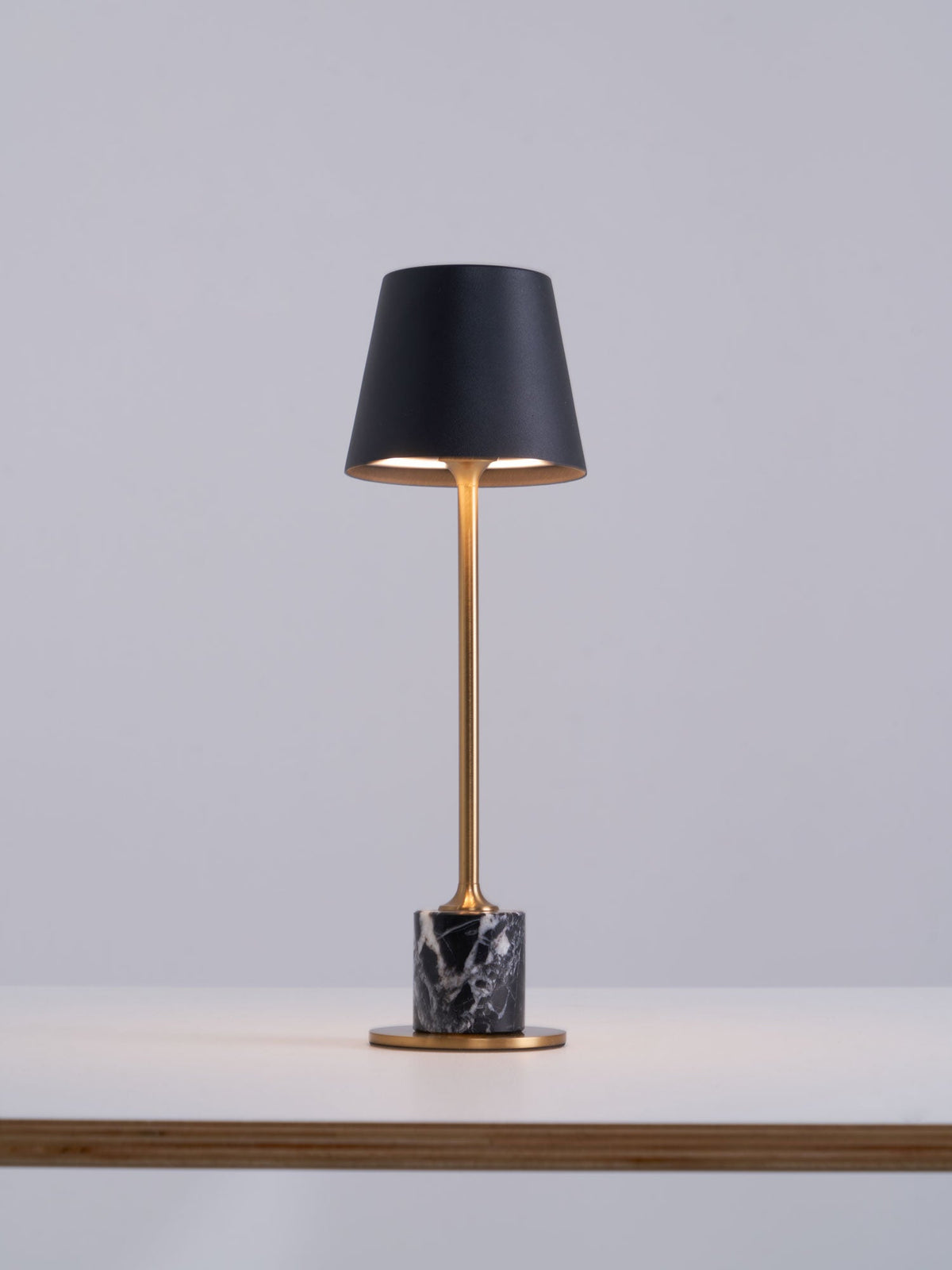 Lirio Mini Marble Table Lamp – Portable LED Accent Light