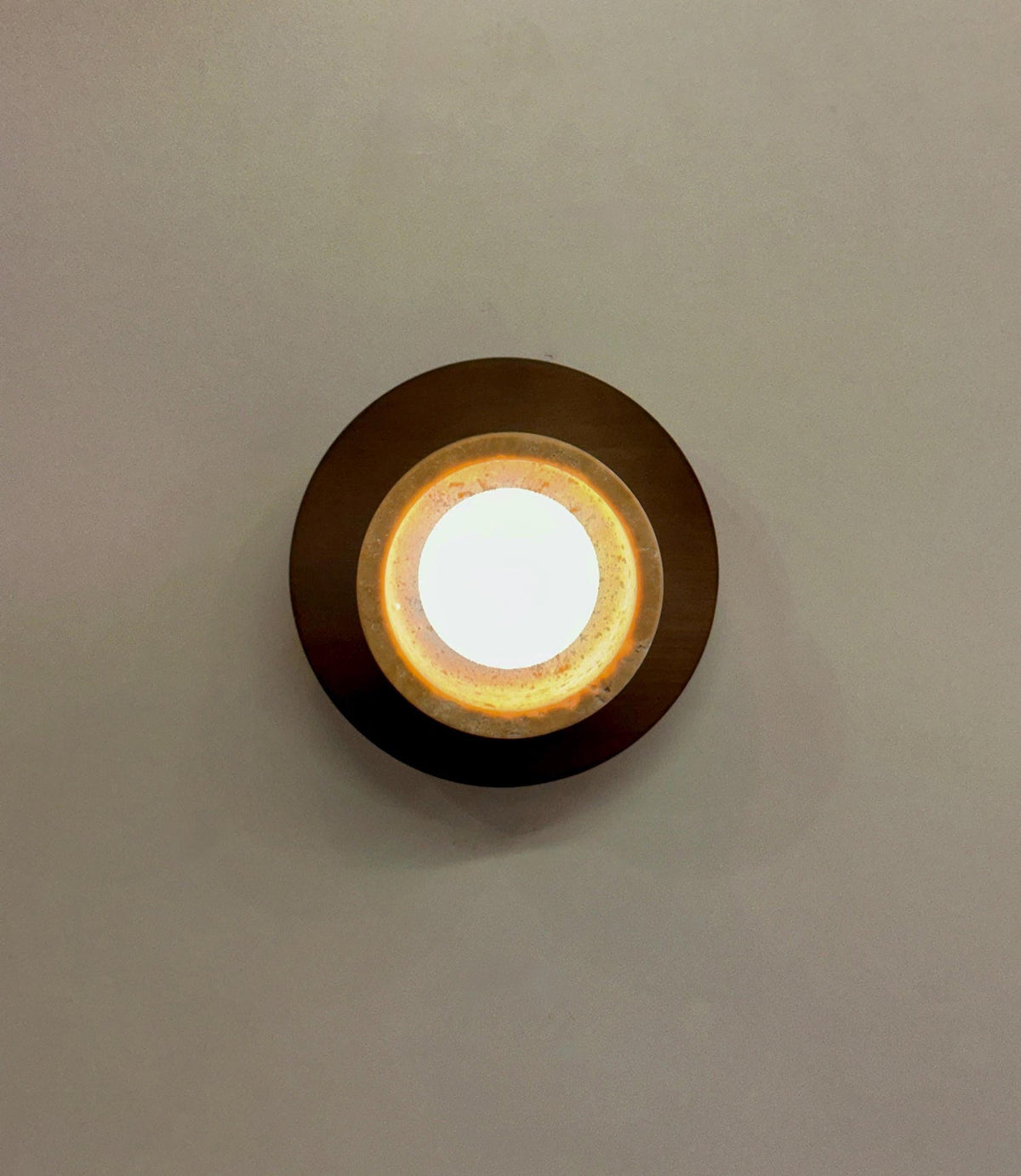 logatec-traverine-wall-lamp