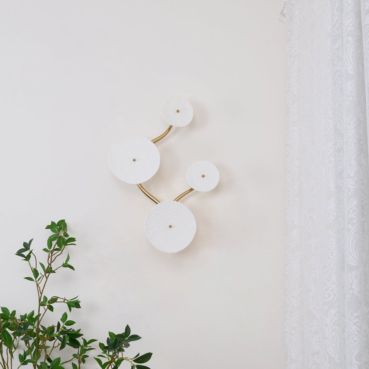 lotus-petal-wall-lamp