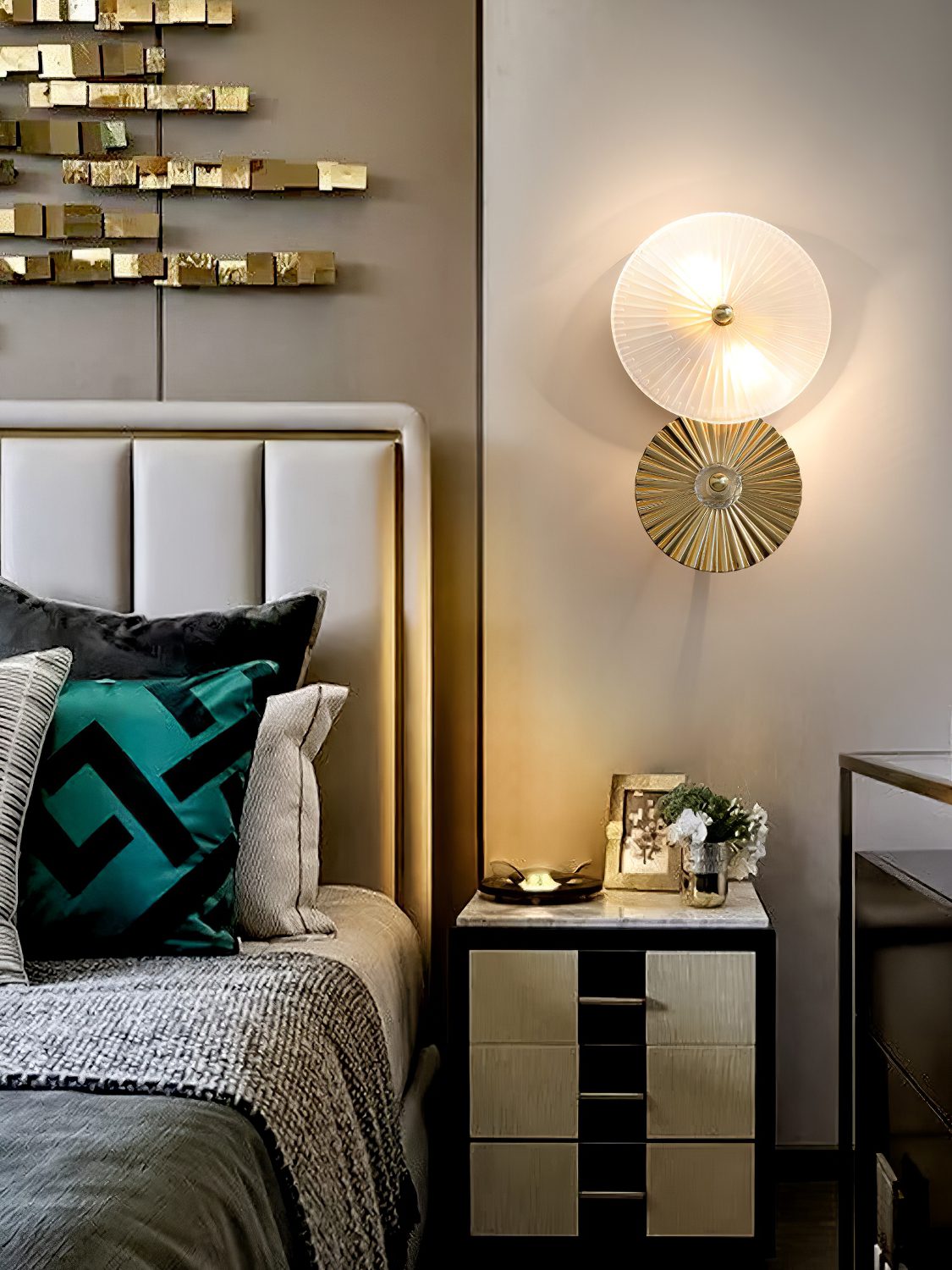 Lucky 8 Wall Lamp