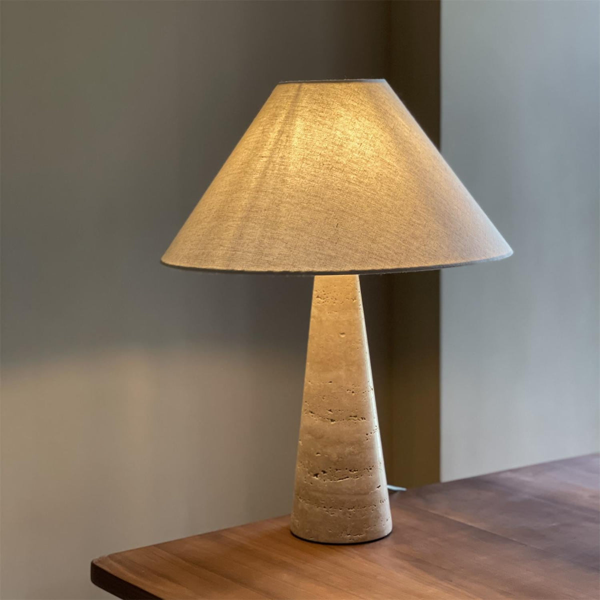 lulu-travertine-table-lamp