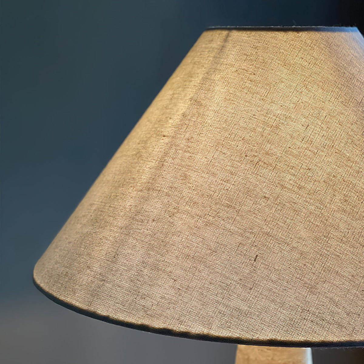 lulu-travertine-table-lamp