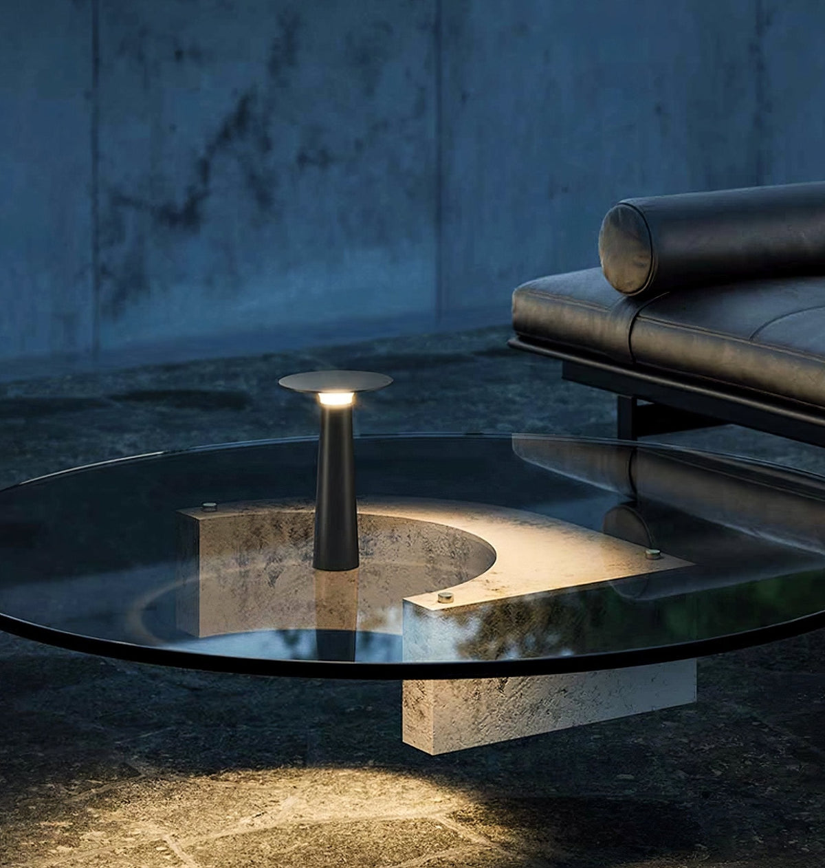 Luma Disk Solar-Powered Outdoor Table Lamp in Metal