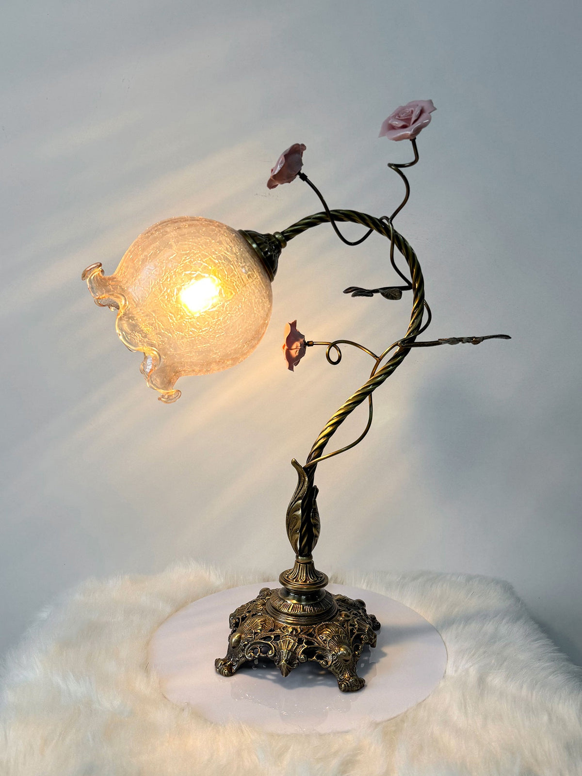 lumiere-table-lamp