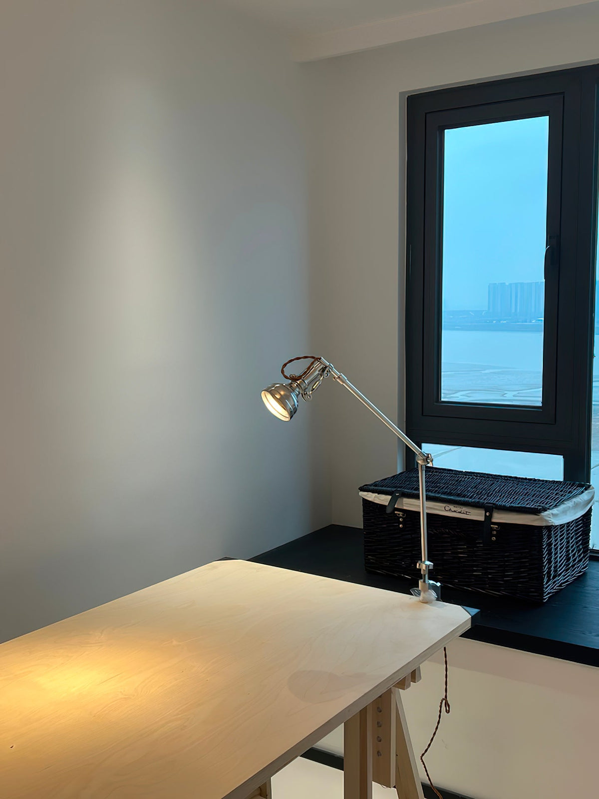 lumina-articulated-table-lamp