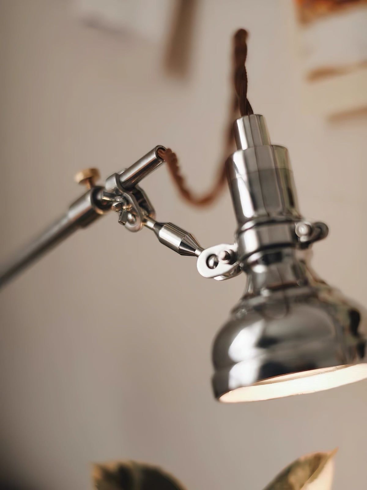 lumina-articulated-table-lamp