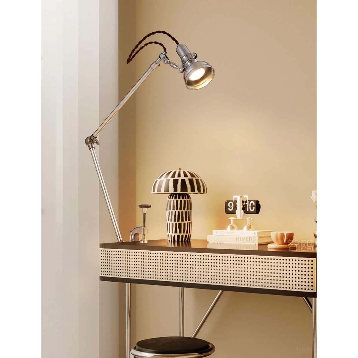 lumina-articulated-table-lamp