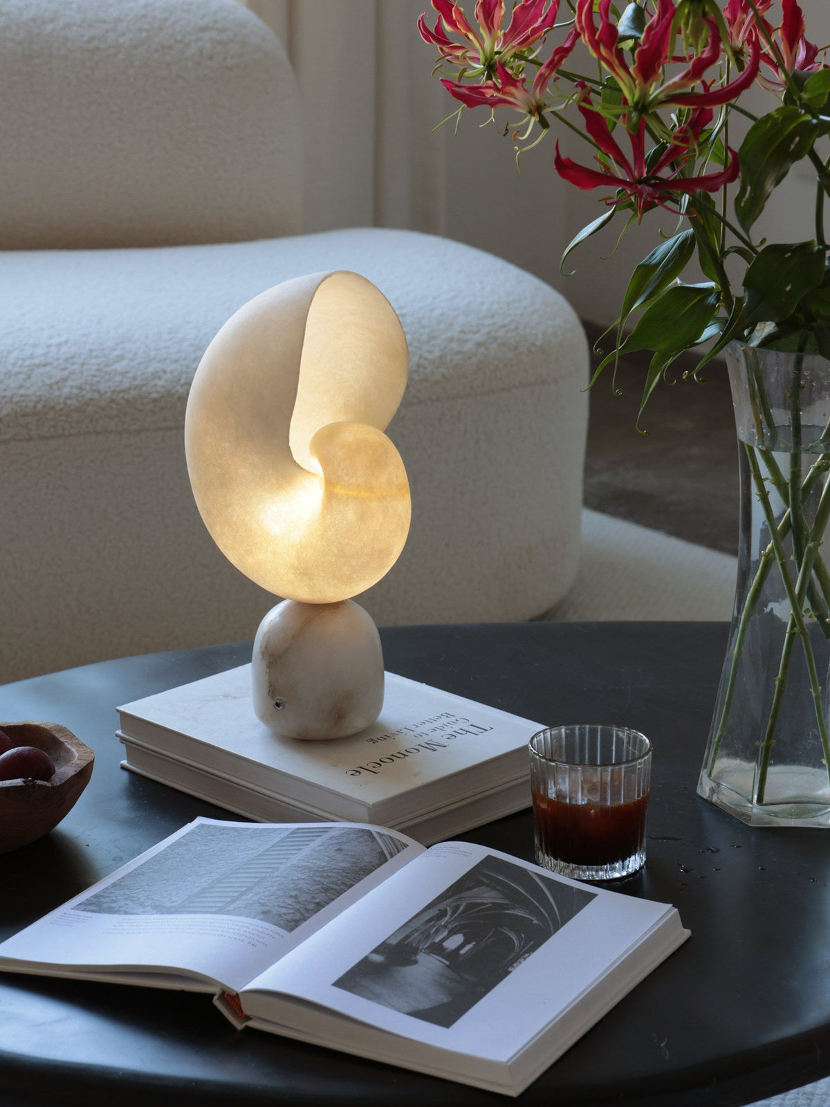 Lumora Shell Table Lamp in Alabaster and Brass by