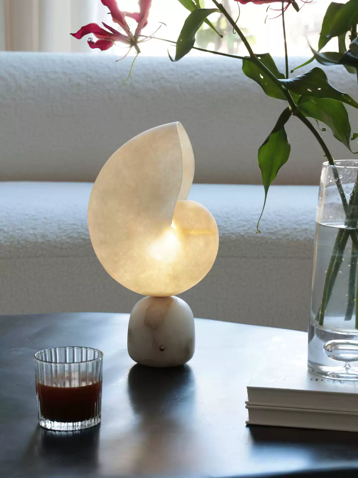 Lumora Shell Table Lamp in Alabaster and Brass by