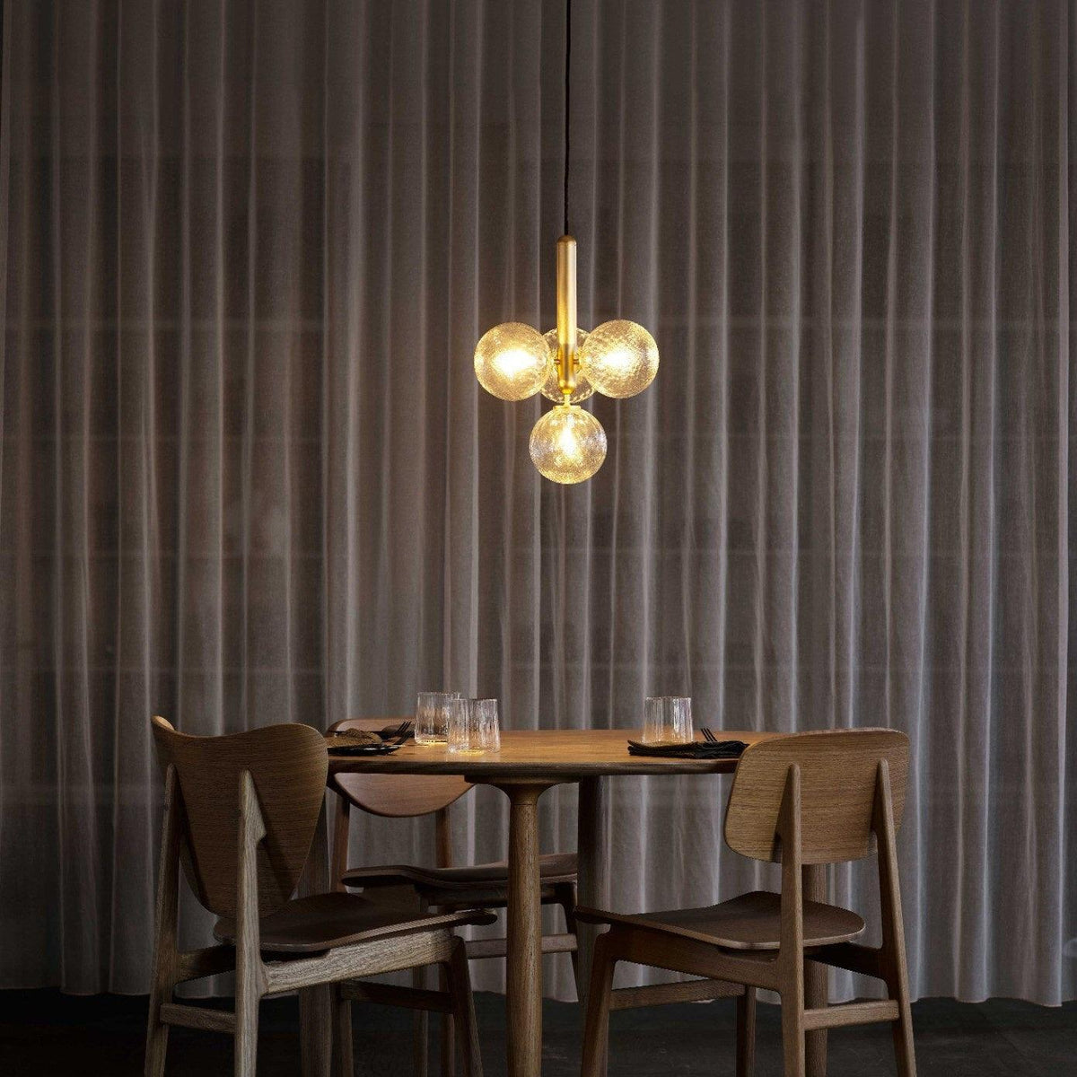 luna-orb-pendant-light
