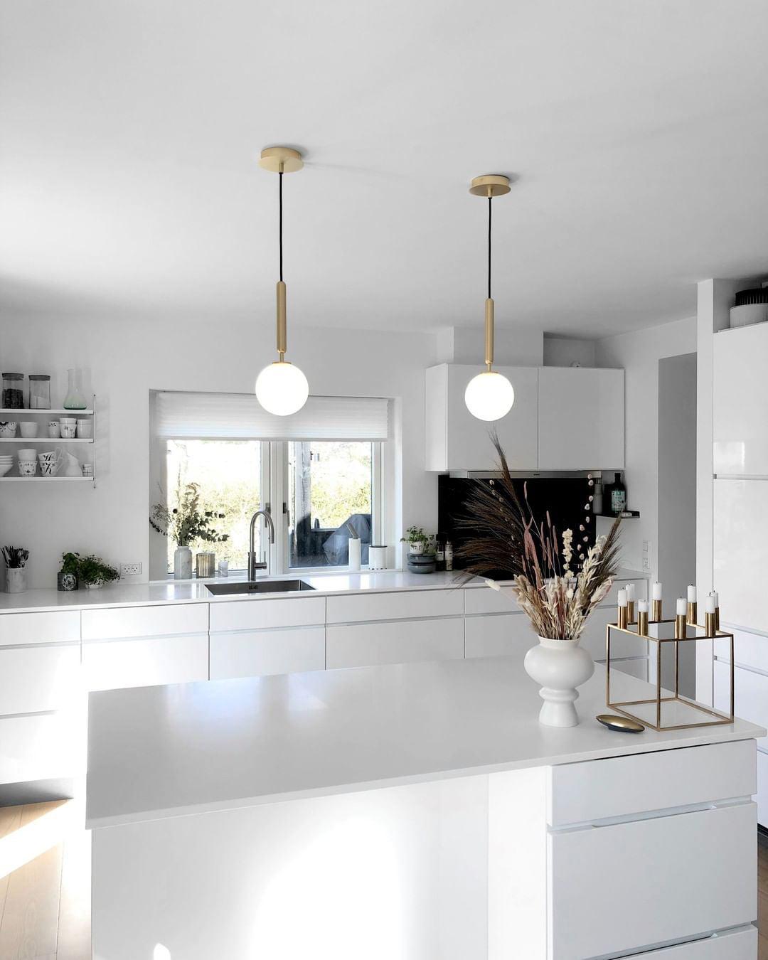 luna-orb-pendant-light