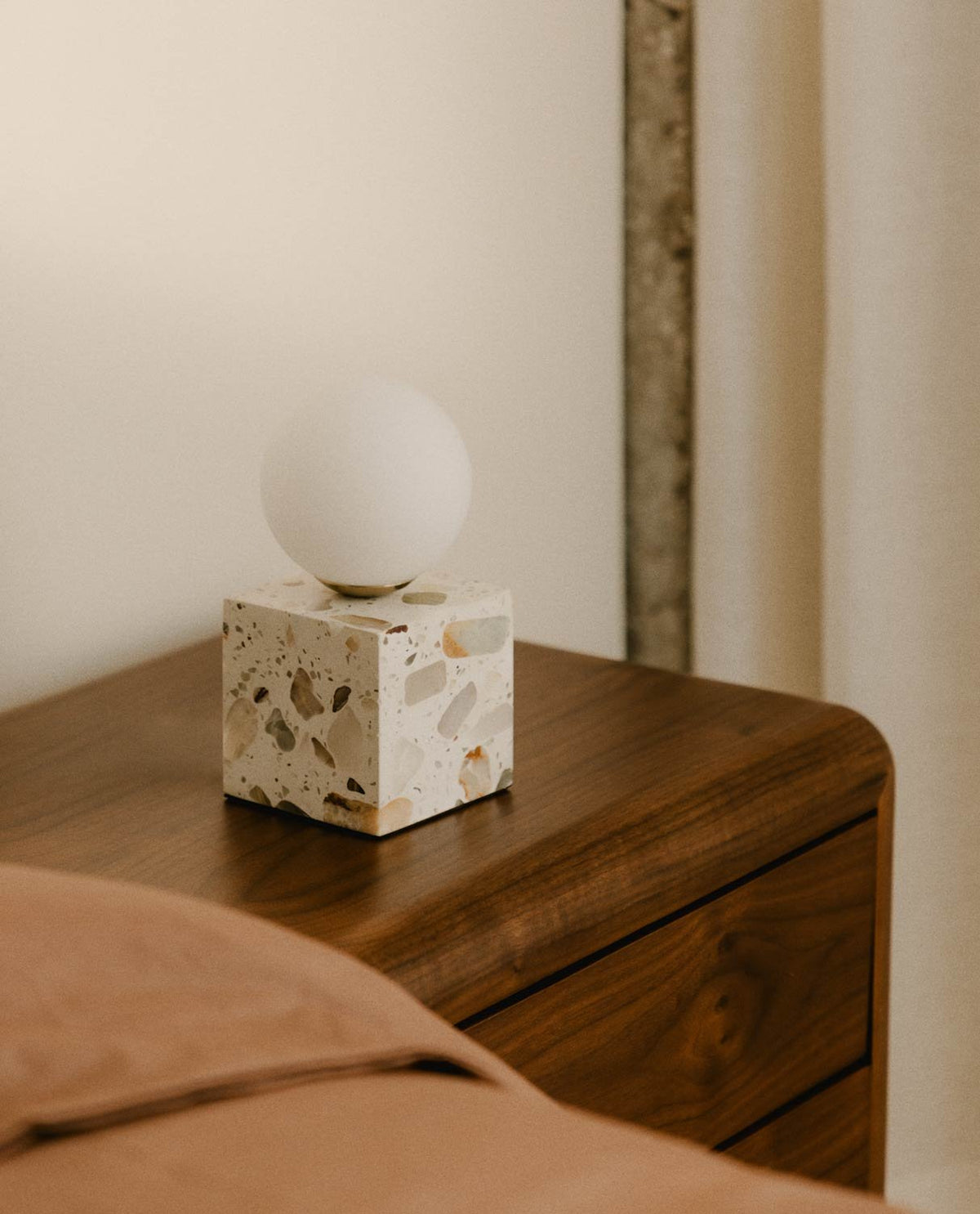 lunas-terrazzo-table-lamp