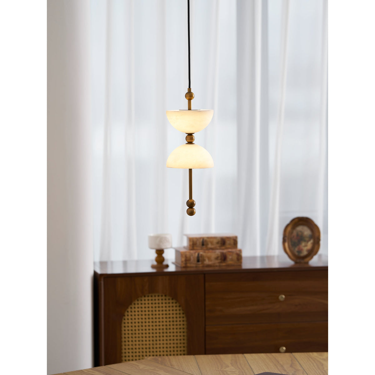 lyra-alabaster-pendant-lamp