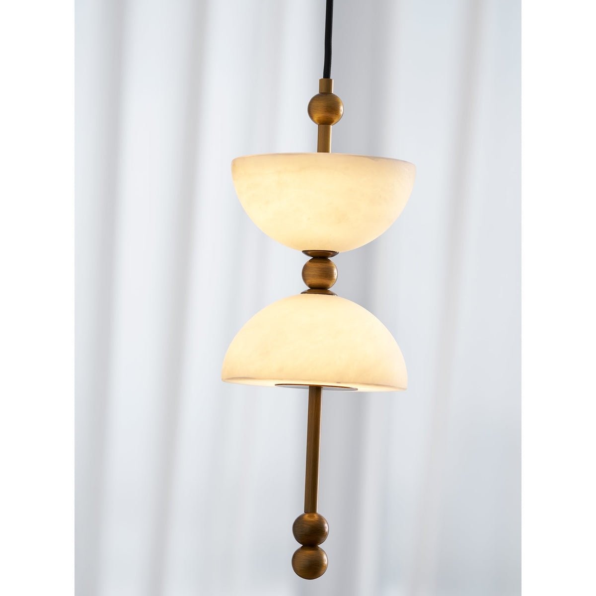 lyra-alabaster-pendant-lamp