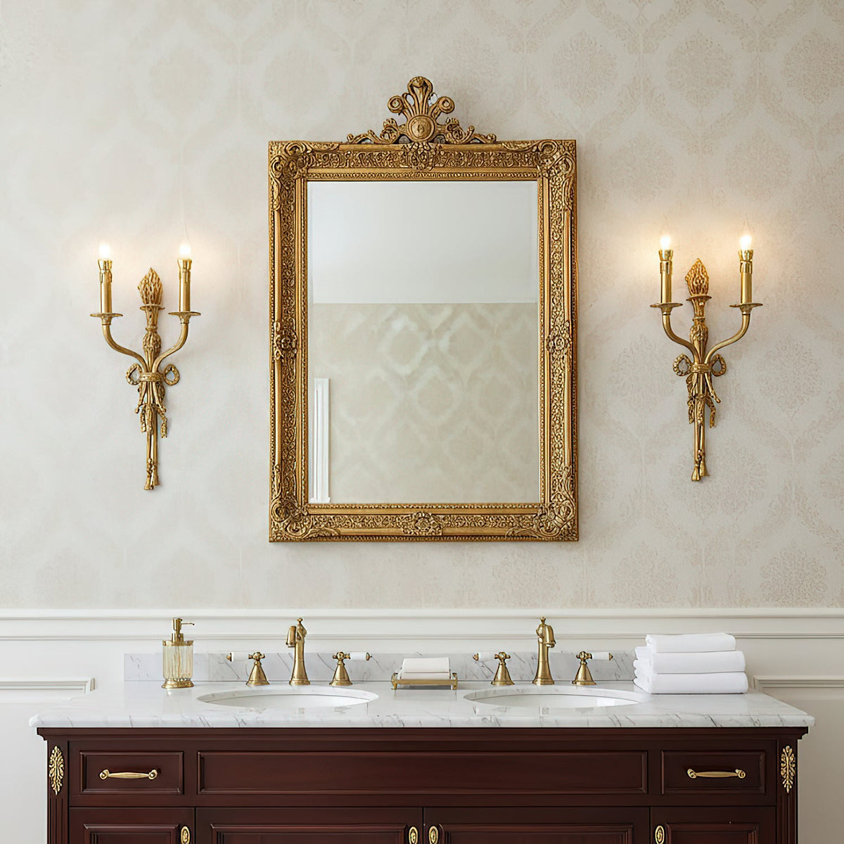 madeleine-brass-wall-lamp