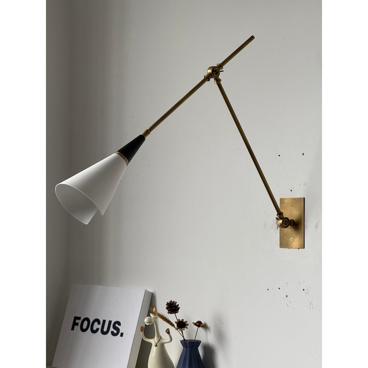 magari-wall-lamp