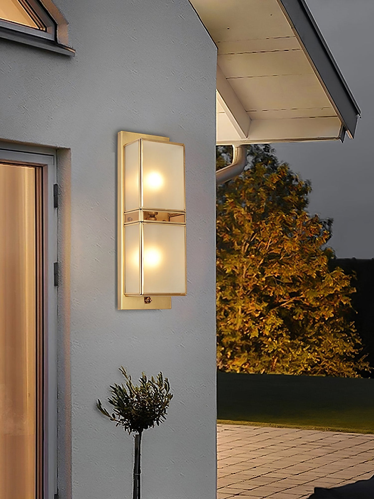 Magari Brass Wall Lamp