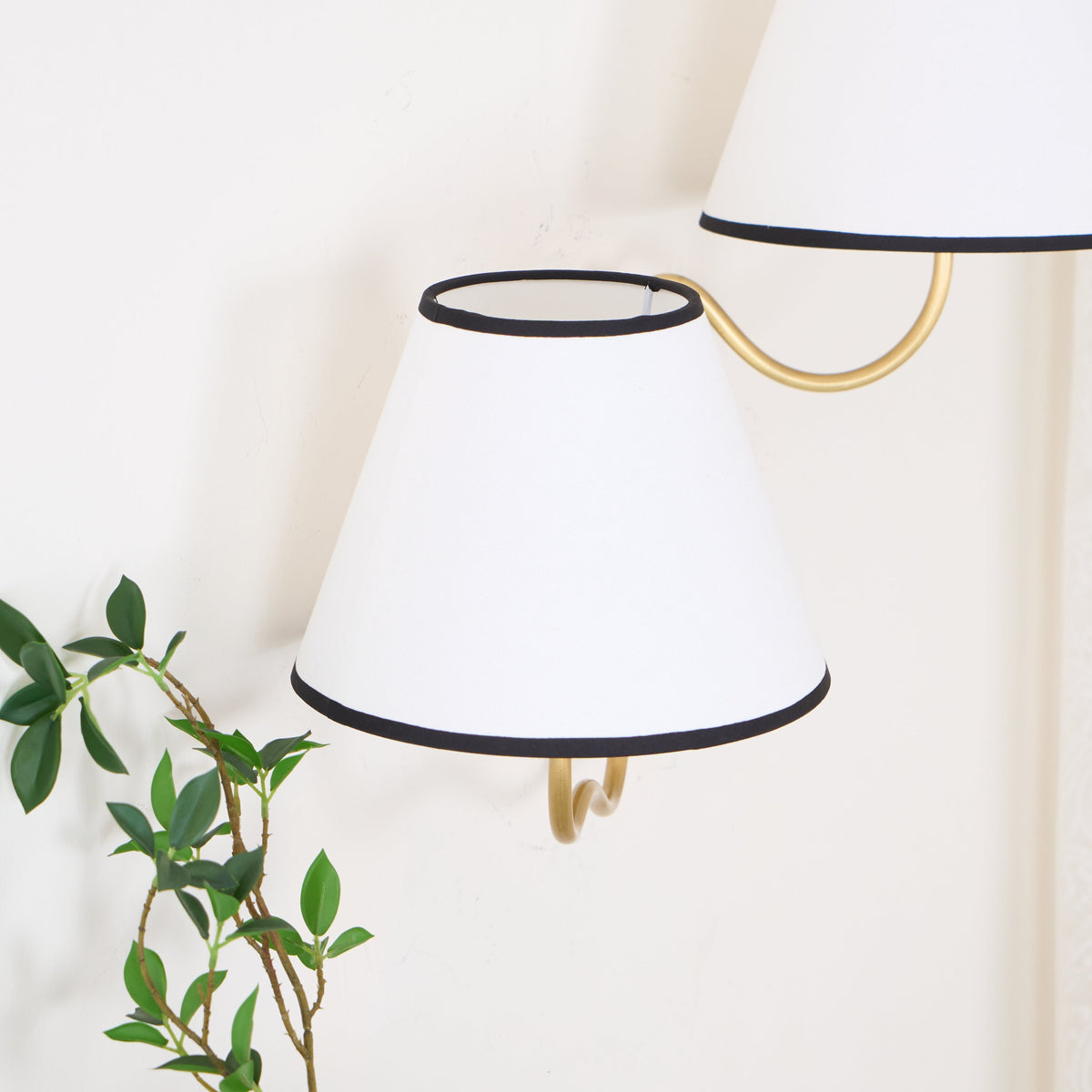 magdalene-wall-lamp