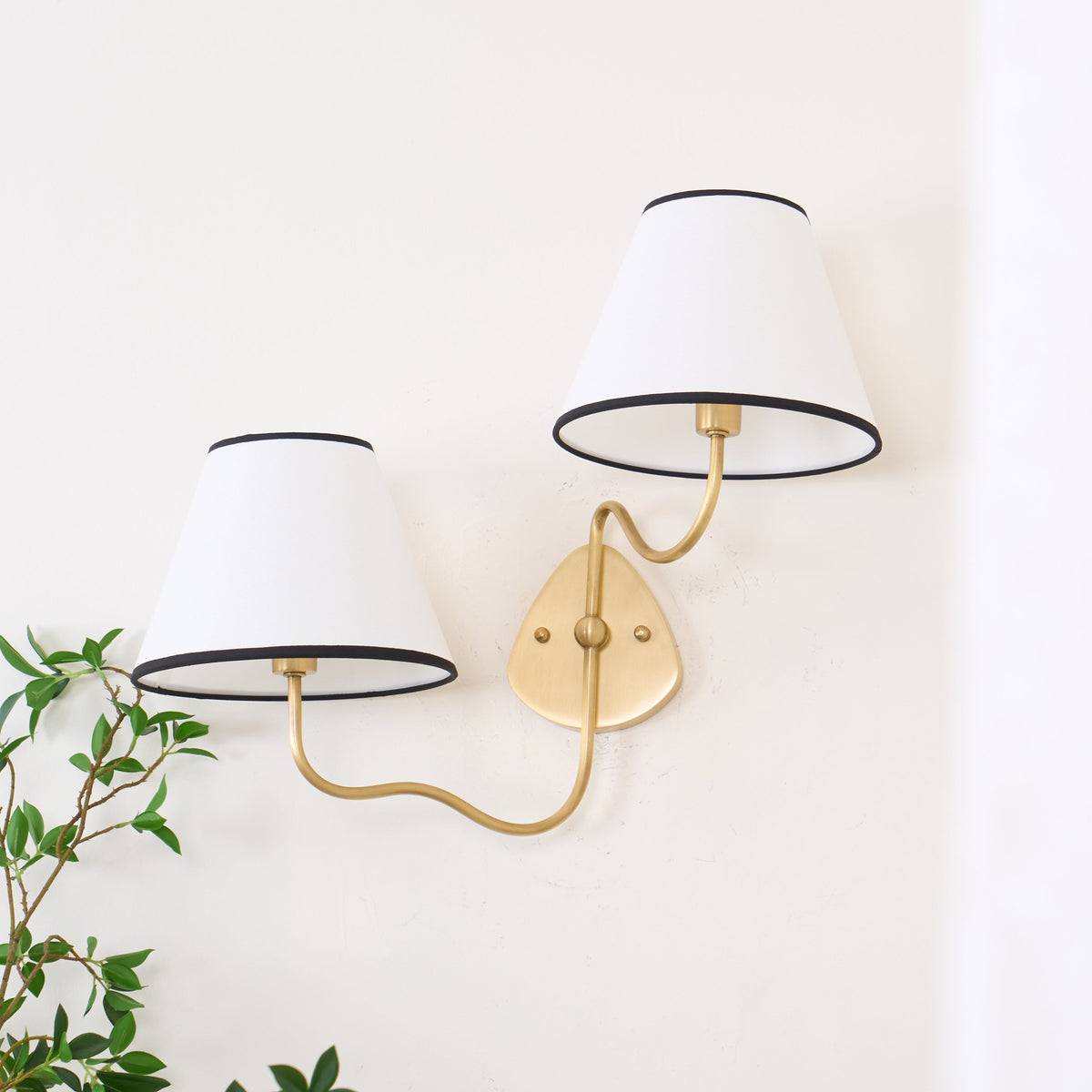 magdalene-wall-lamp
