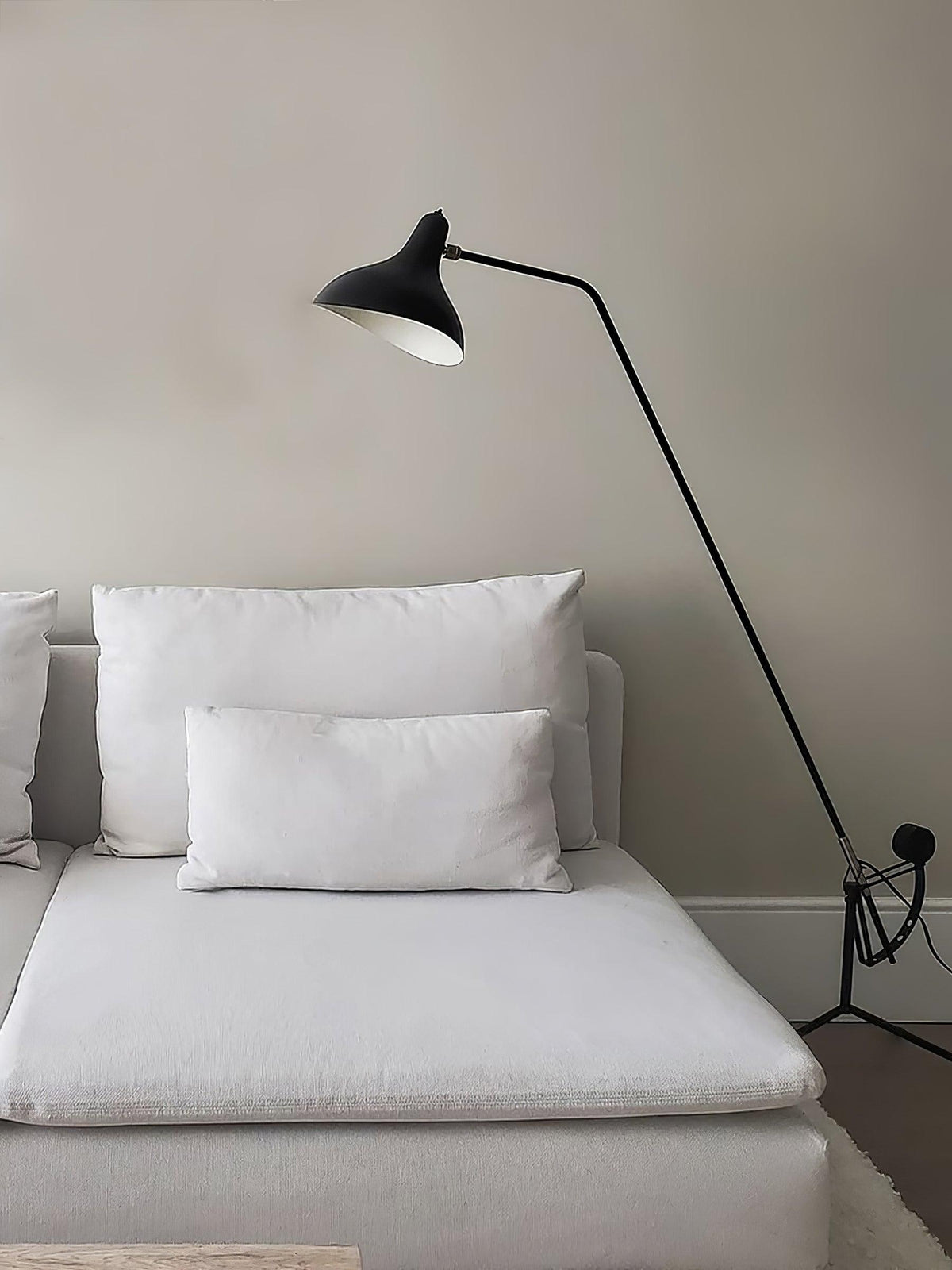 mantis-arm-floor-lamp