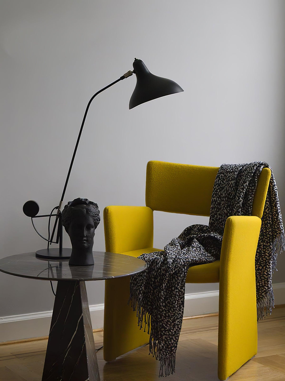 mantis-arm-table-lamp