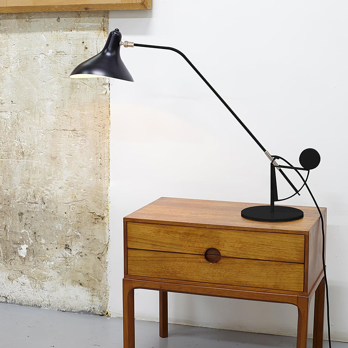 mantis-arm-table-lamp