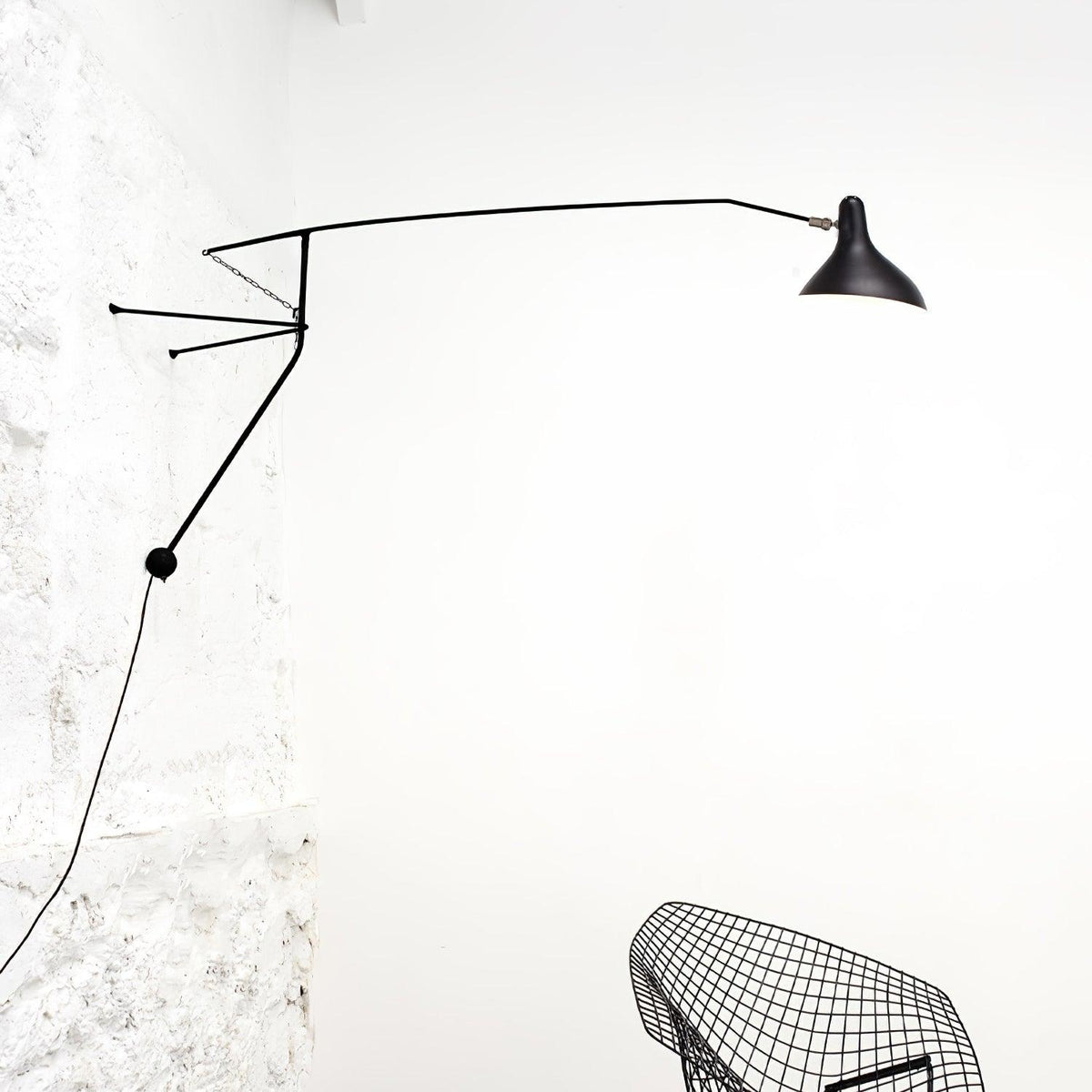 mantis-arm-wall-lamp