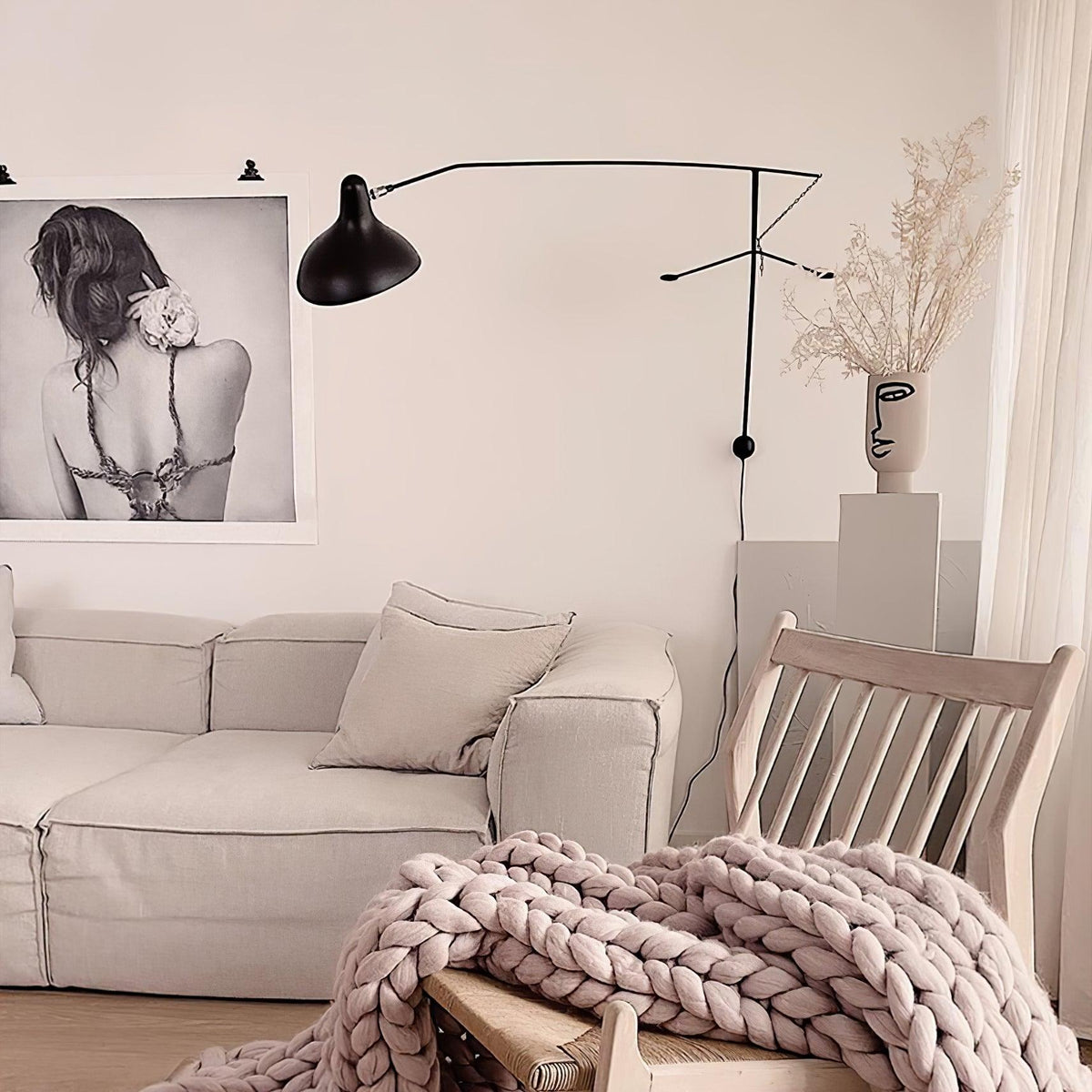 mantis-arm-wall-lamp