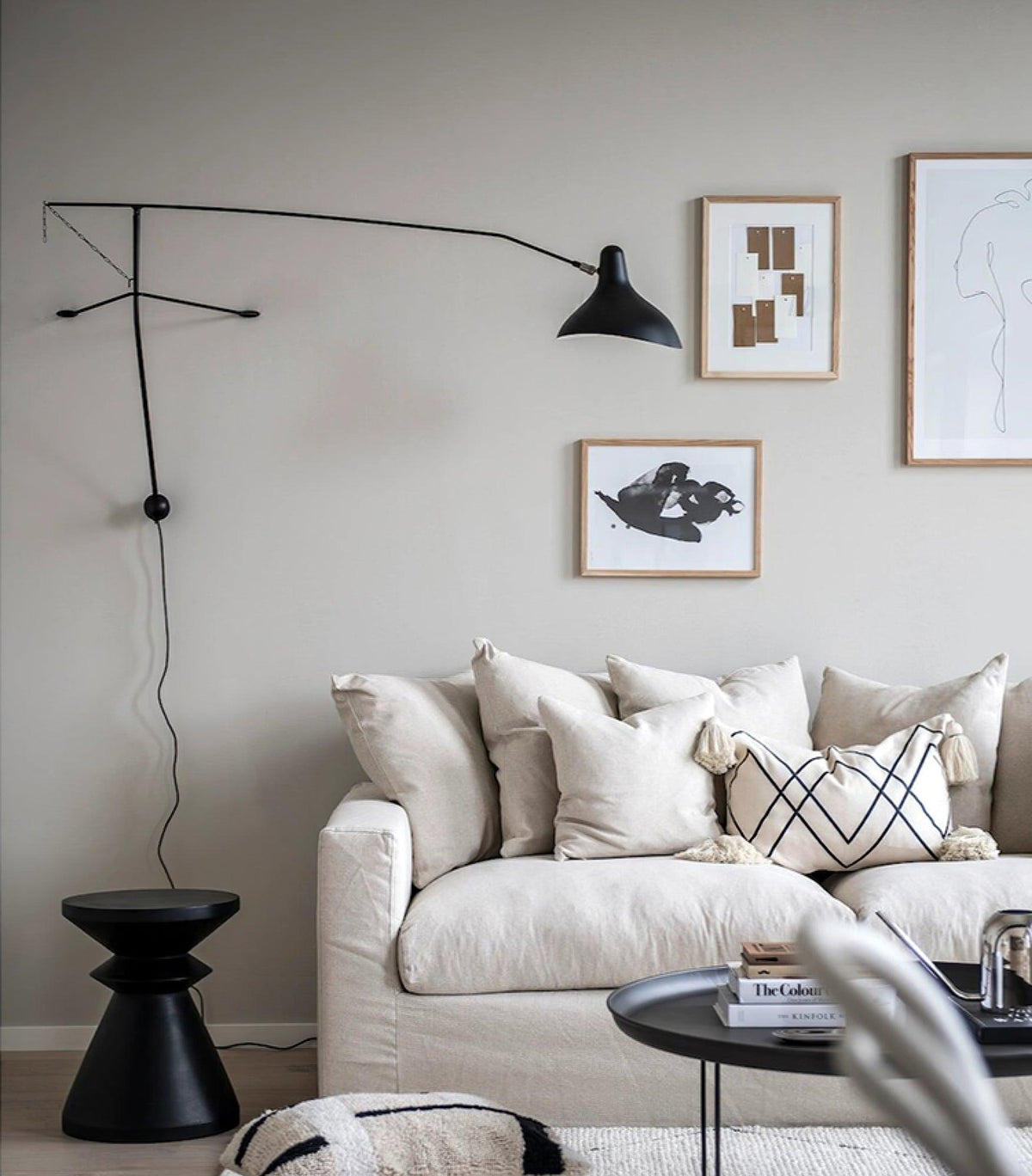 mantis-arm-wall-lamp