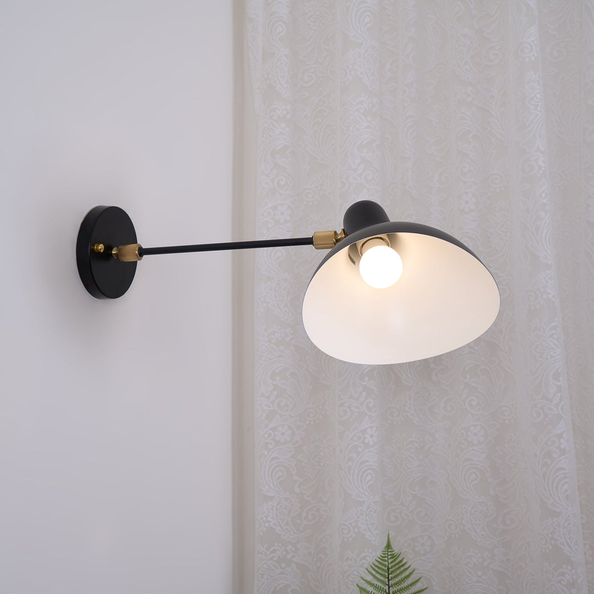 mantis-wall-lamp