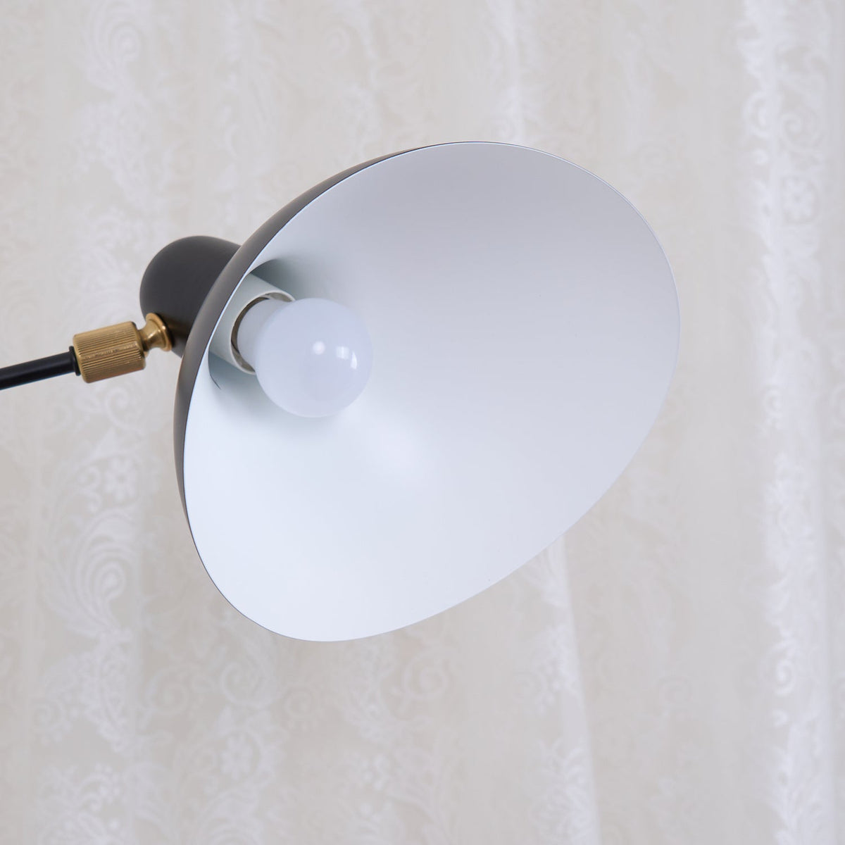 mantis-wall-lamp