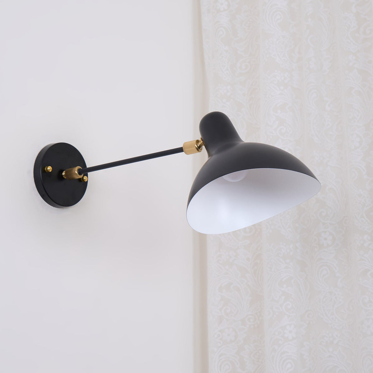 mantis-wall-lamp