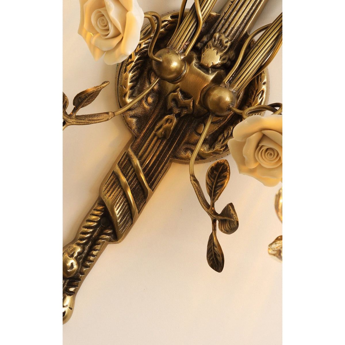 margaux-fleur-wall-lamp
