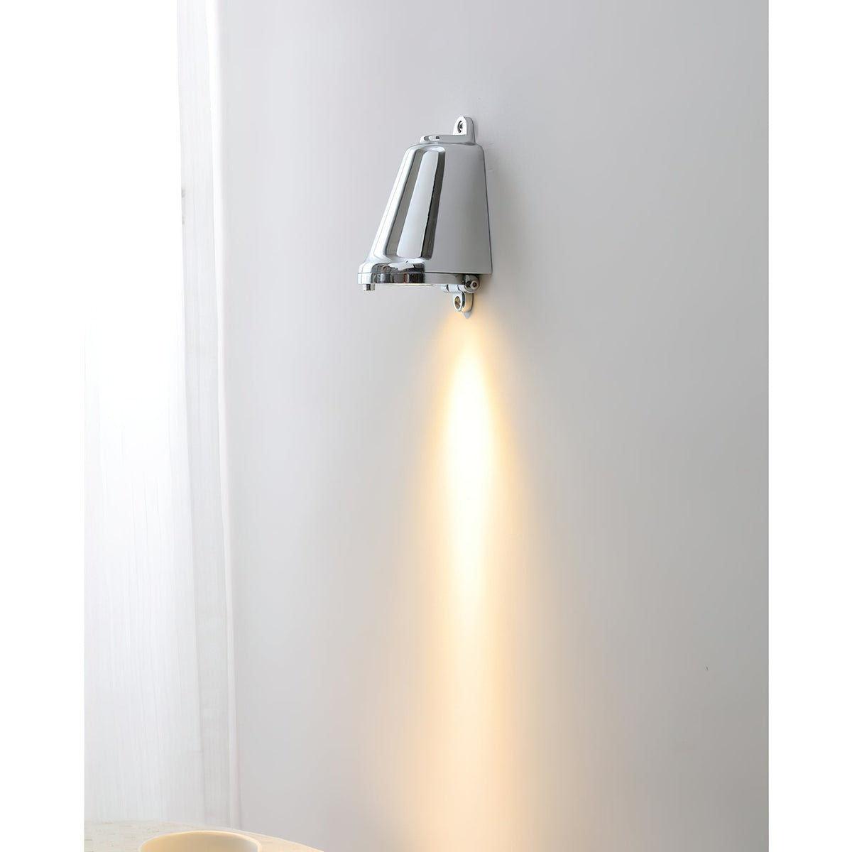 mast-wall-lamp