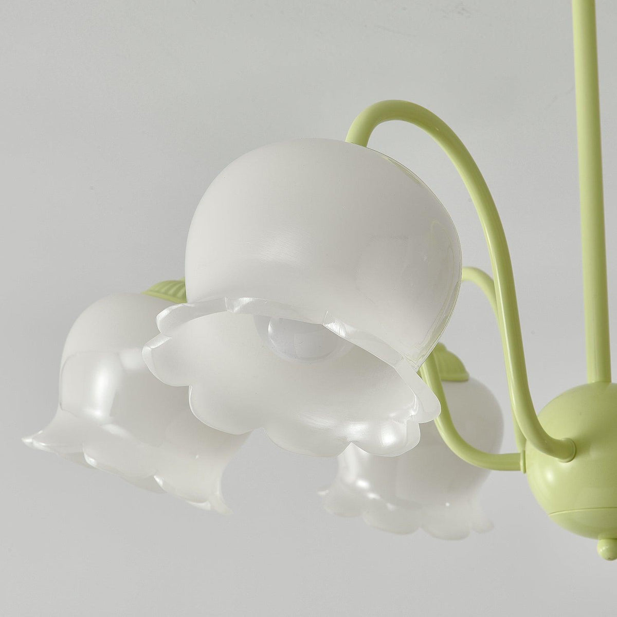 matcha-resin-flower-chandelier