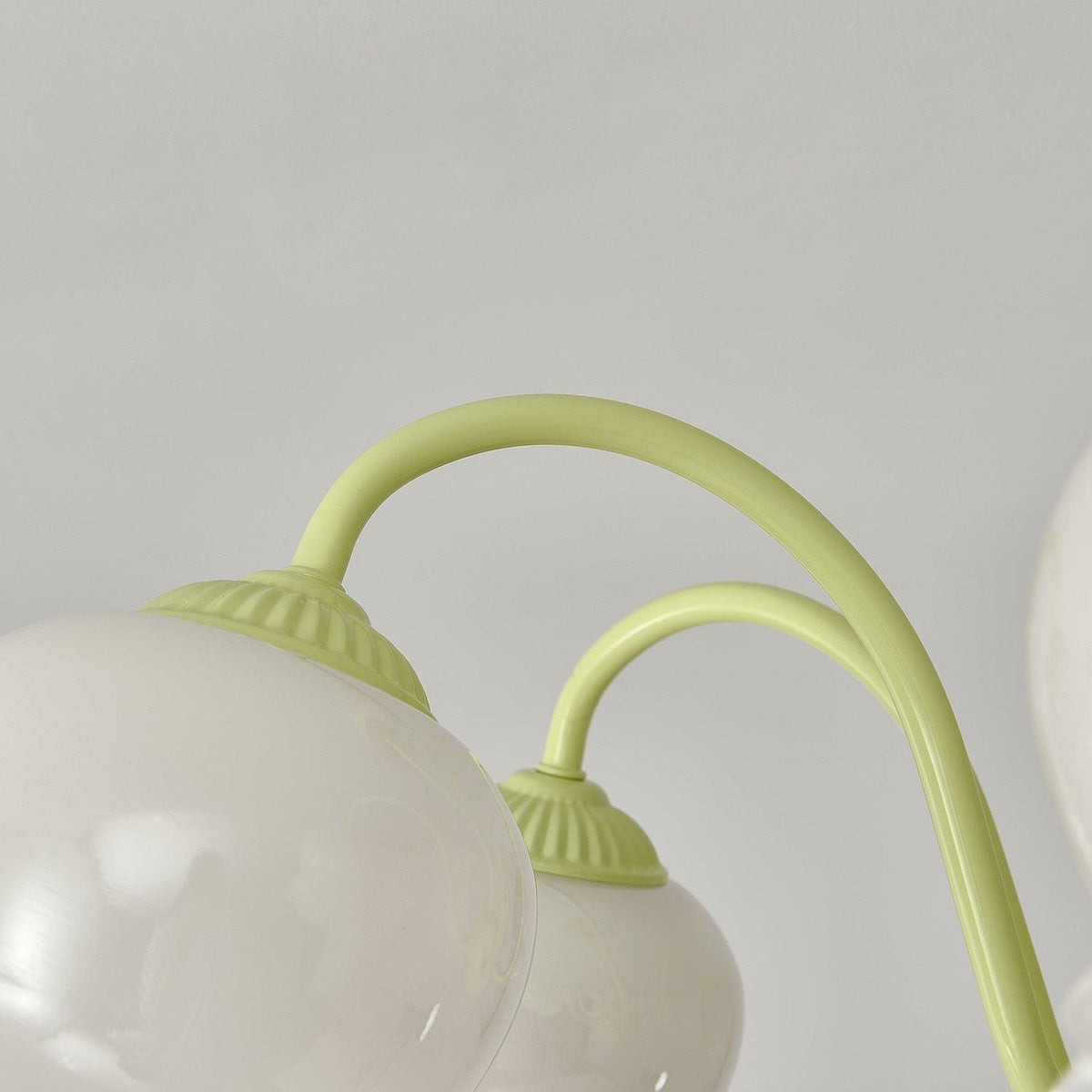 matcha-resin-flower-chandelier