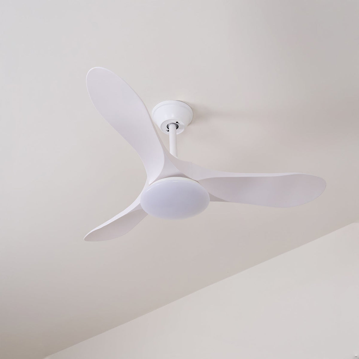 Virelo Ceiling Fan Light with LED – 42" & 52" Wood Grain Blades