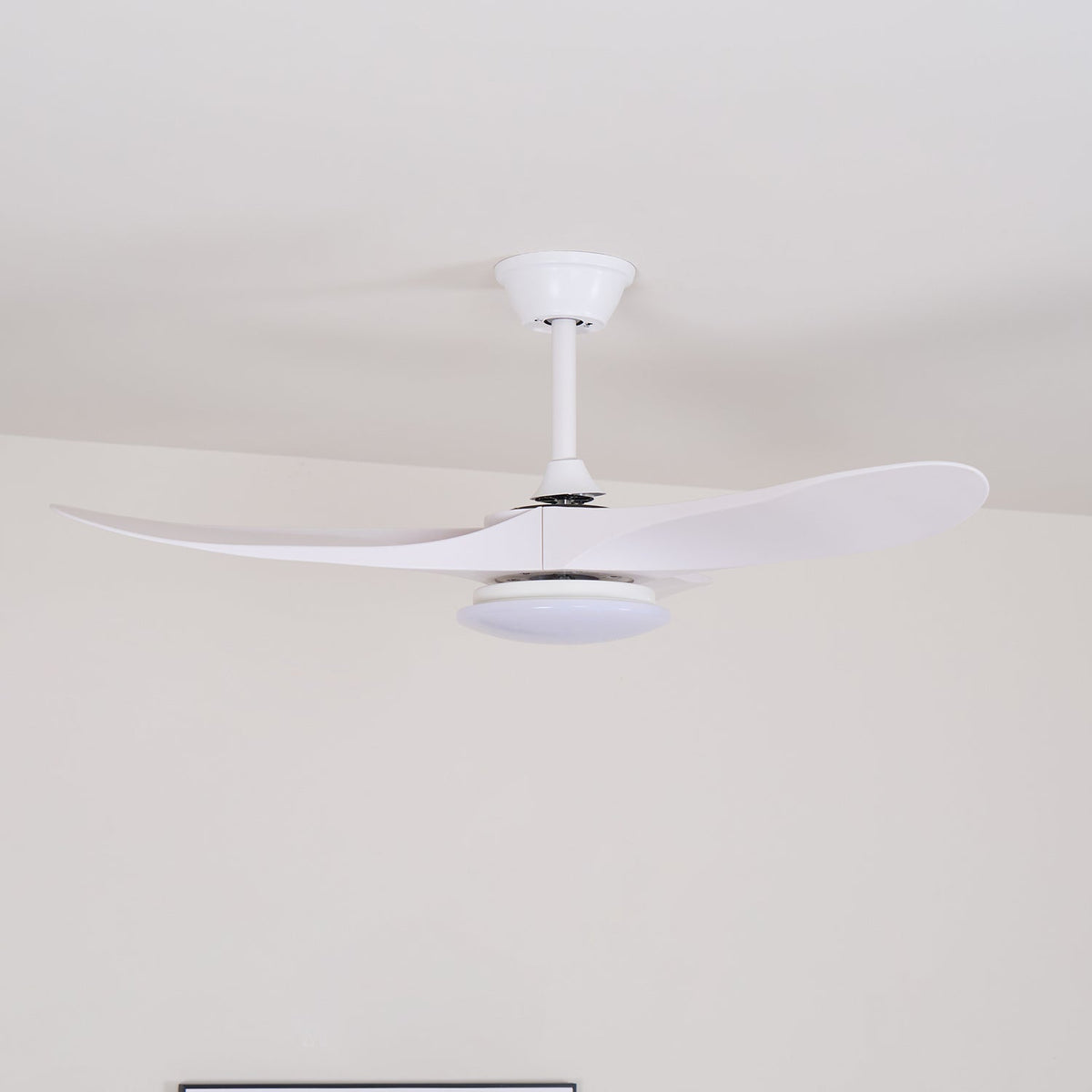 Virelo Ceiling Fan Light with LED – 42" & 52" Wood Grain Blades