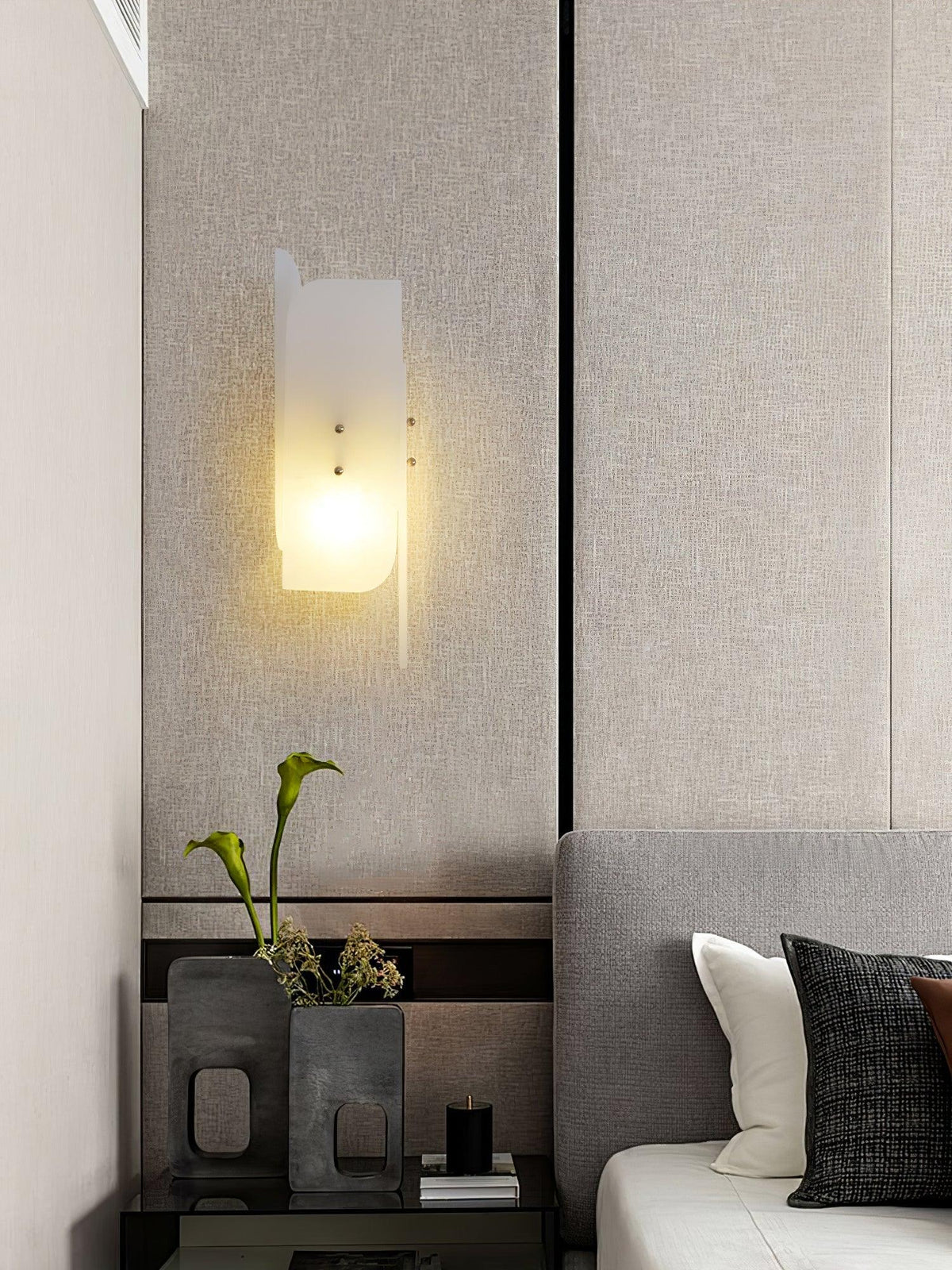 megalith-alabaster-wall-light