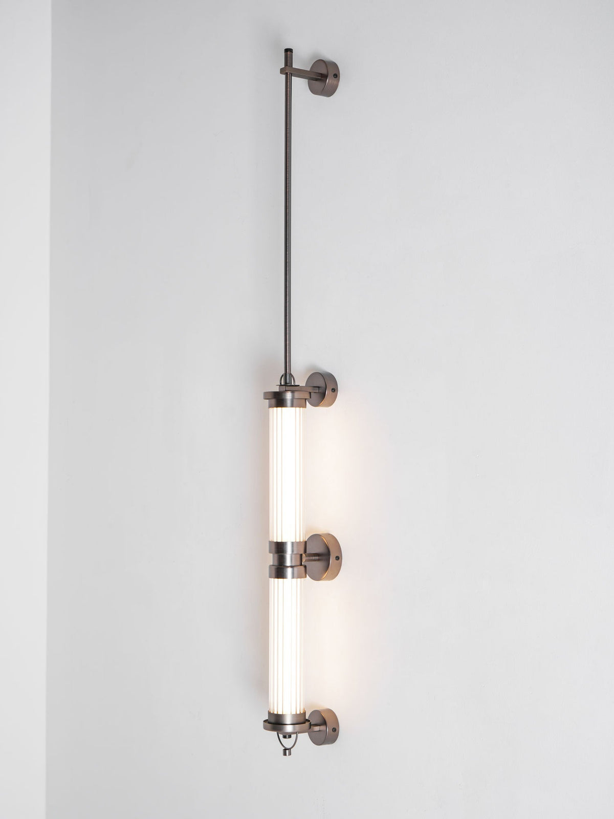 meridian-vertical-wall-sconce