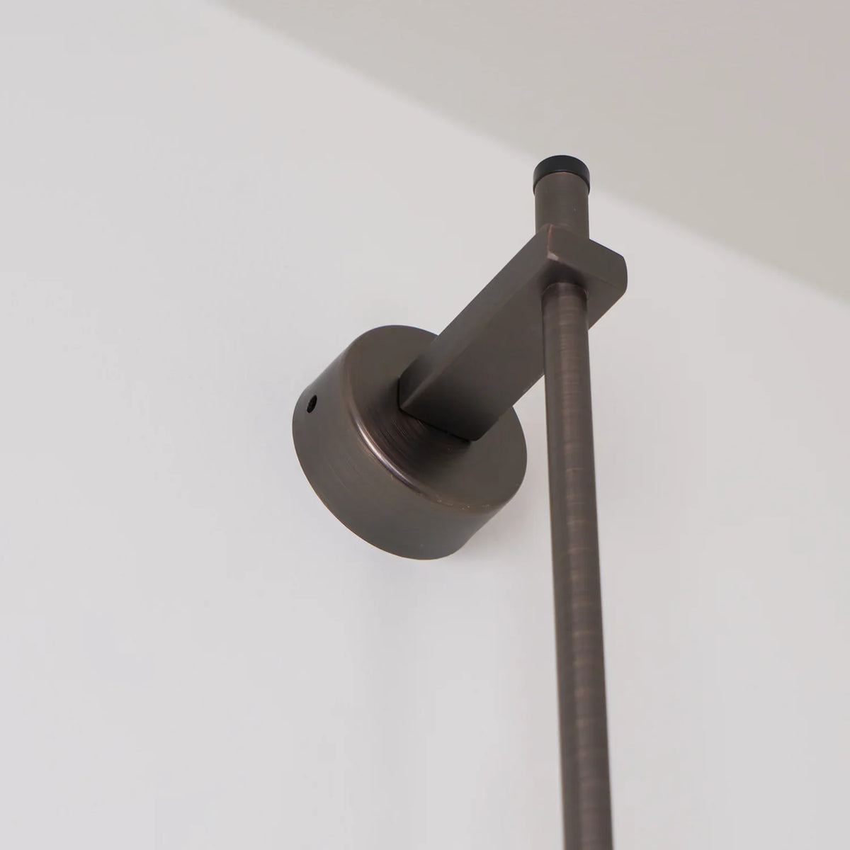 meridian-vertical-wall-sconce