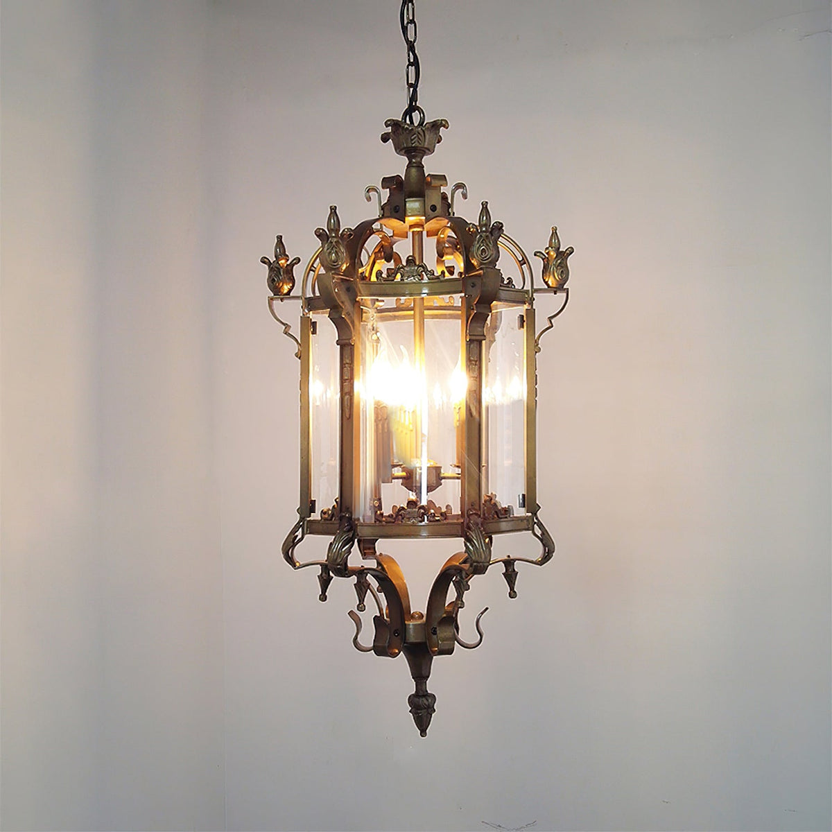 metropolitan-lantern-chandelier