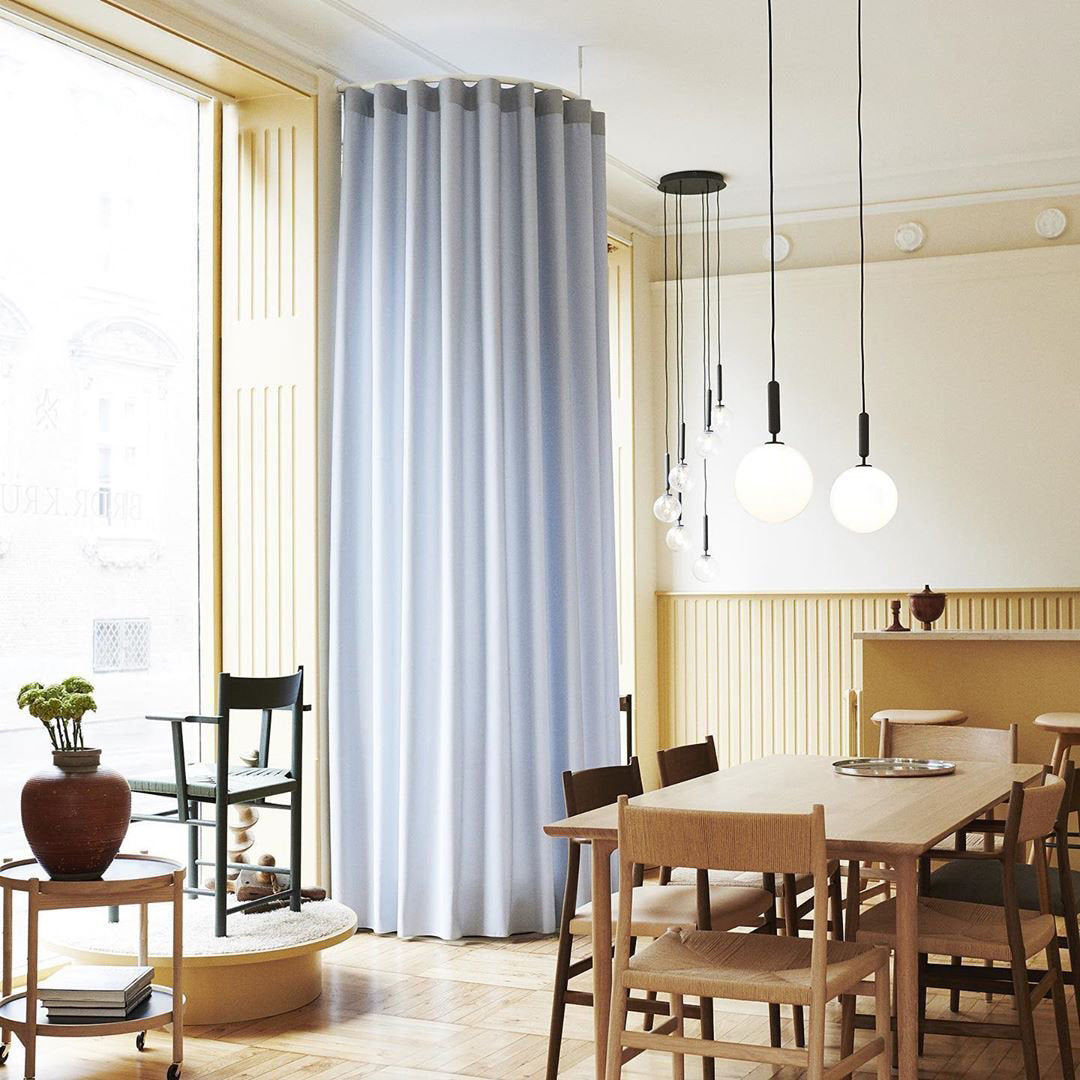 Scandiluxe Brass Pendant Light with Glass Shade – Modern Swag Ceiling Lamp