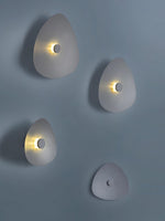 minimal-flaky-wall-light
