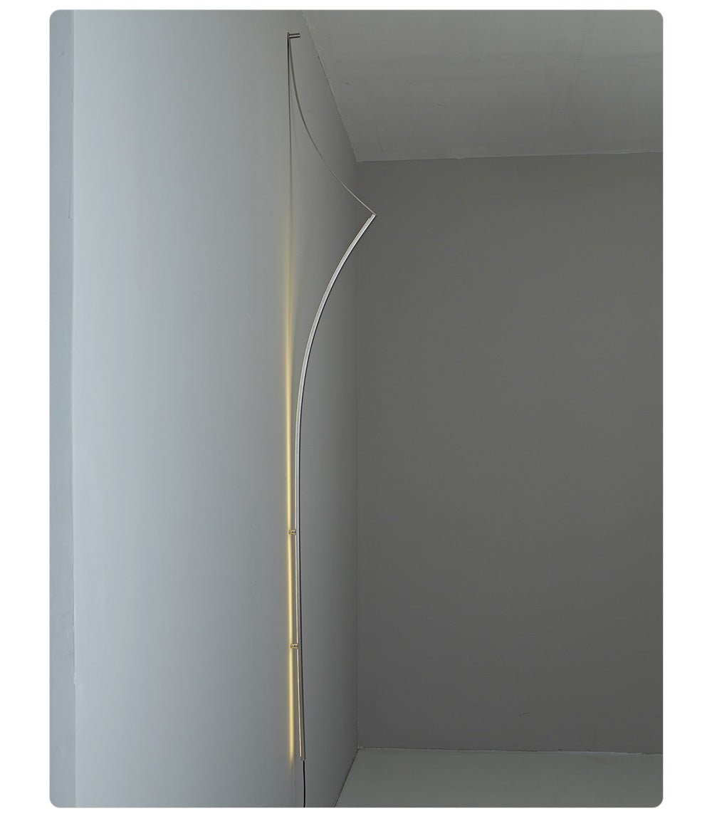 Sculptural Ribbon LED Wall Sconce in Silver – Modern Minimalist Lighting