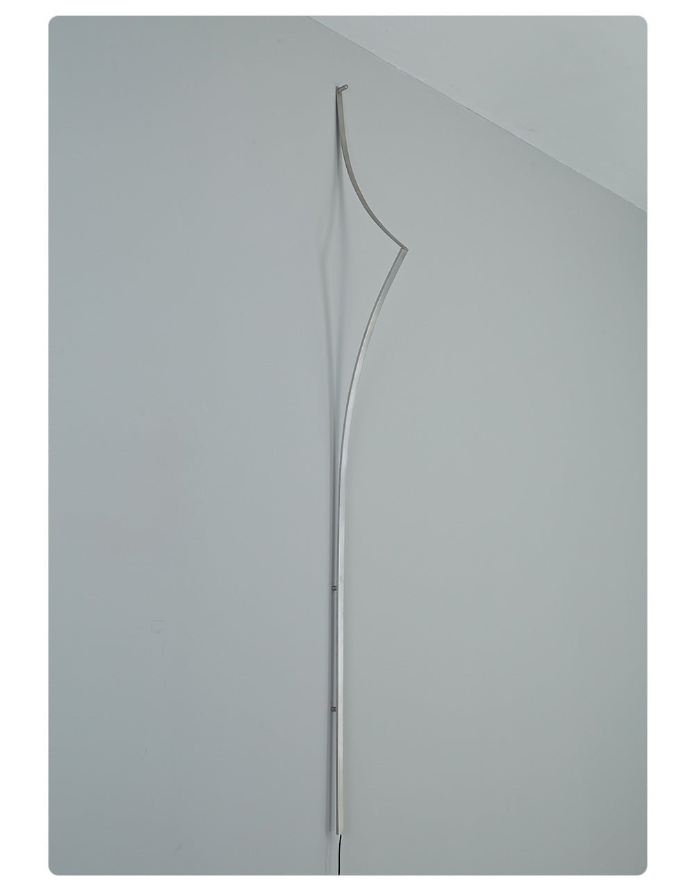 Sculptural Ribbon LED Wall Sconce in Silver – Modern Minimalist Lighting