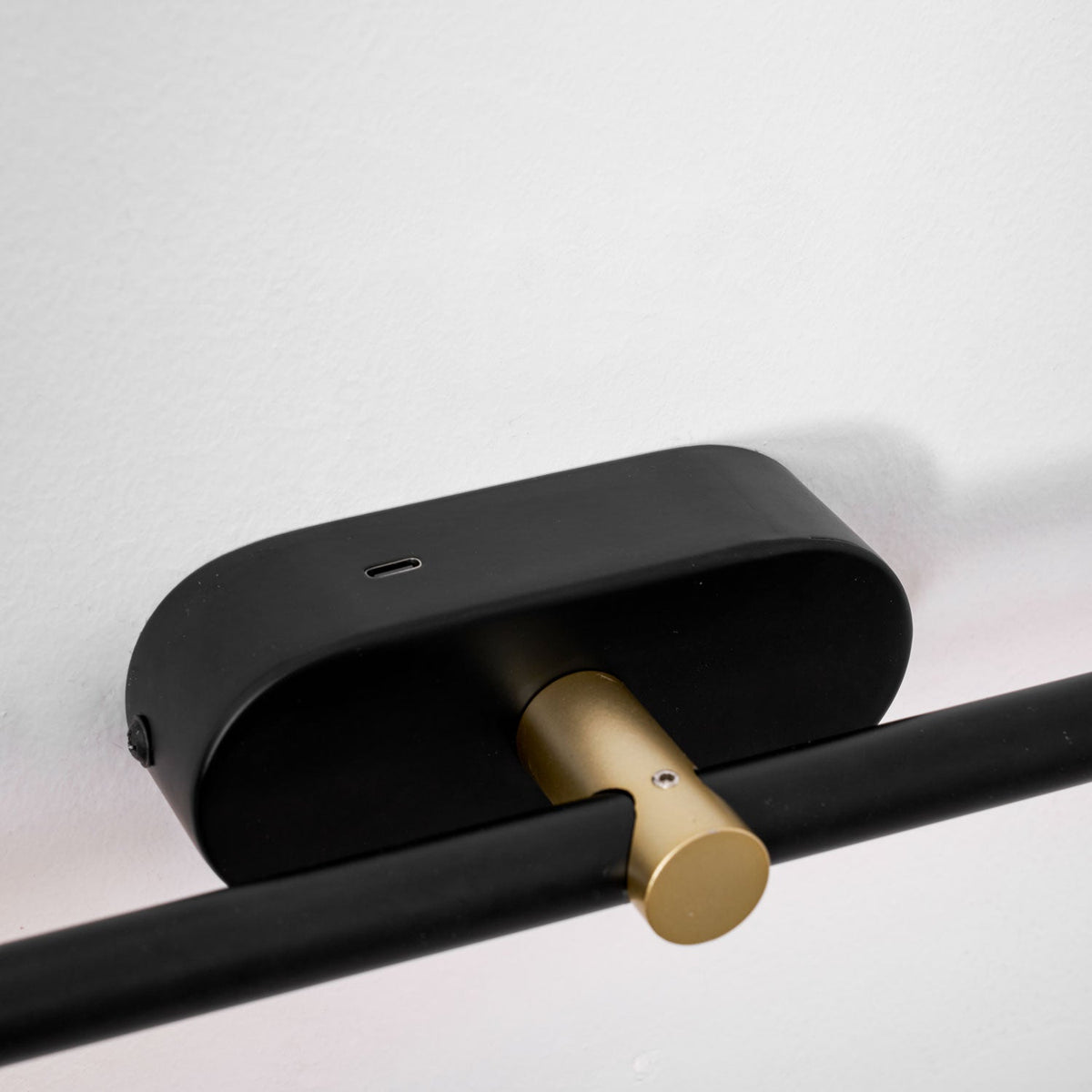 Minimalist Linear Rechargeable Wall Sconce – Cordless LED Vanity Light